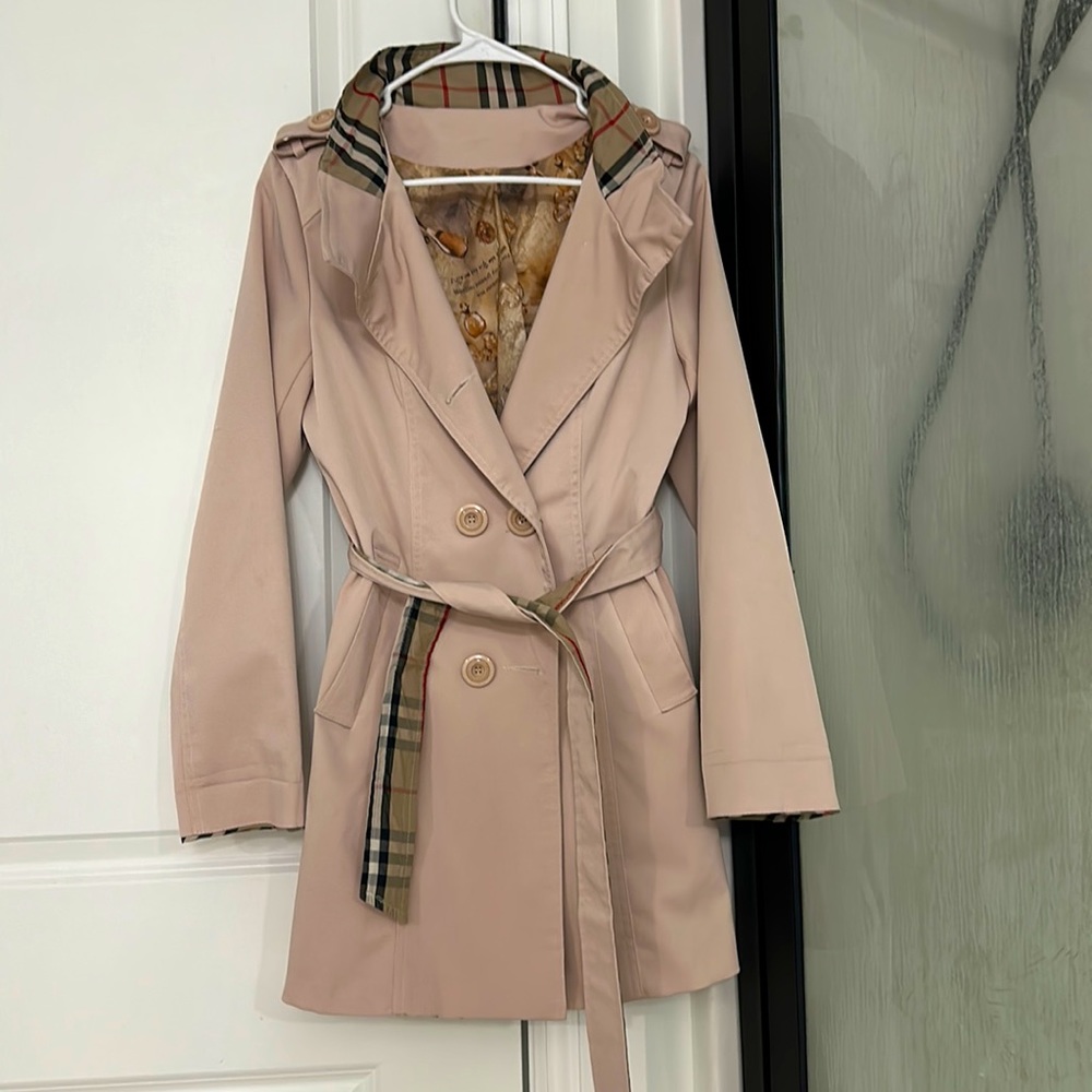 Beautiful coat trench, worn once, cream beige